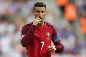 开云APP-五大联赛豪门对弱旅的心态与战术应对分析，五大联赛豪门球队有哪些